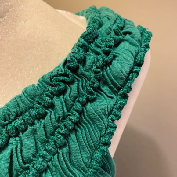 Green Flowy Sleeveless Tee - Picture 6 of 7